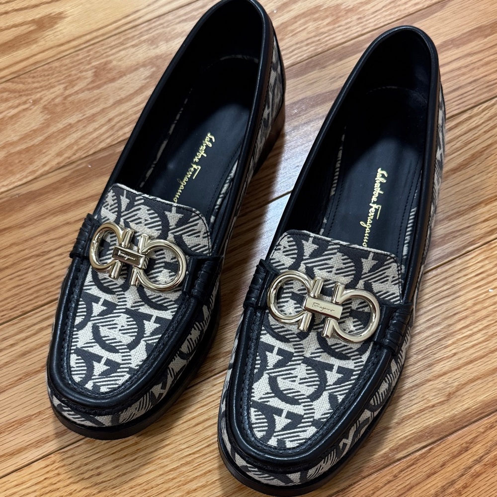 Salvatore Ferragamo Rolo Black and Cream Loafers